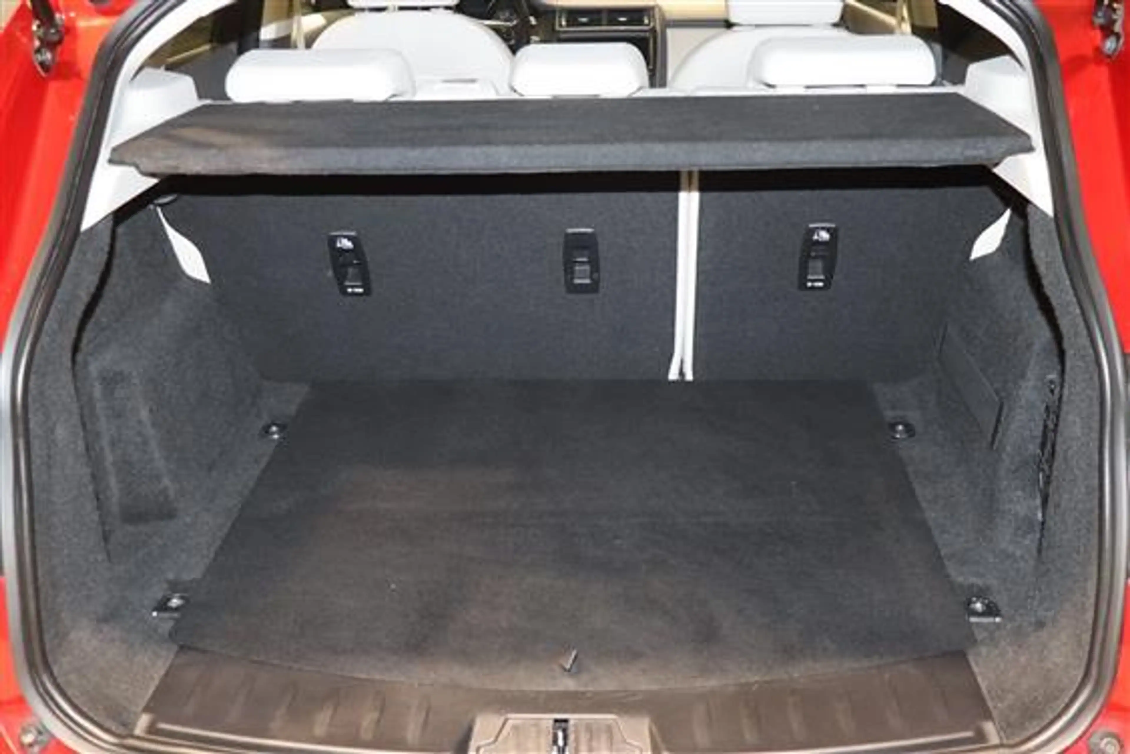 Jaguar E-Pace P200 2.0 AWD A/T — photo 6