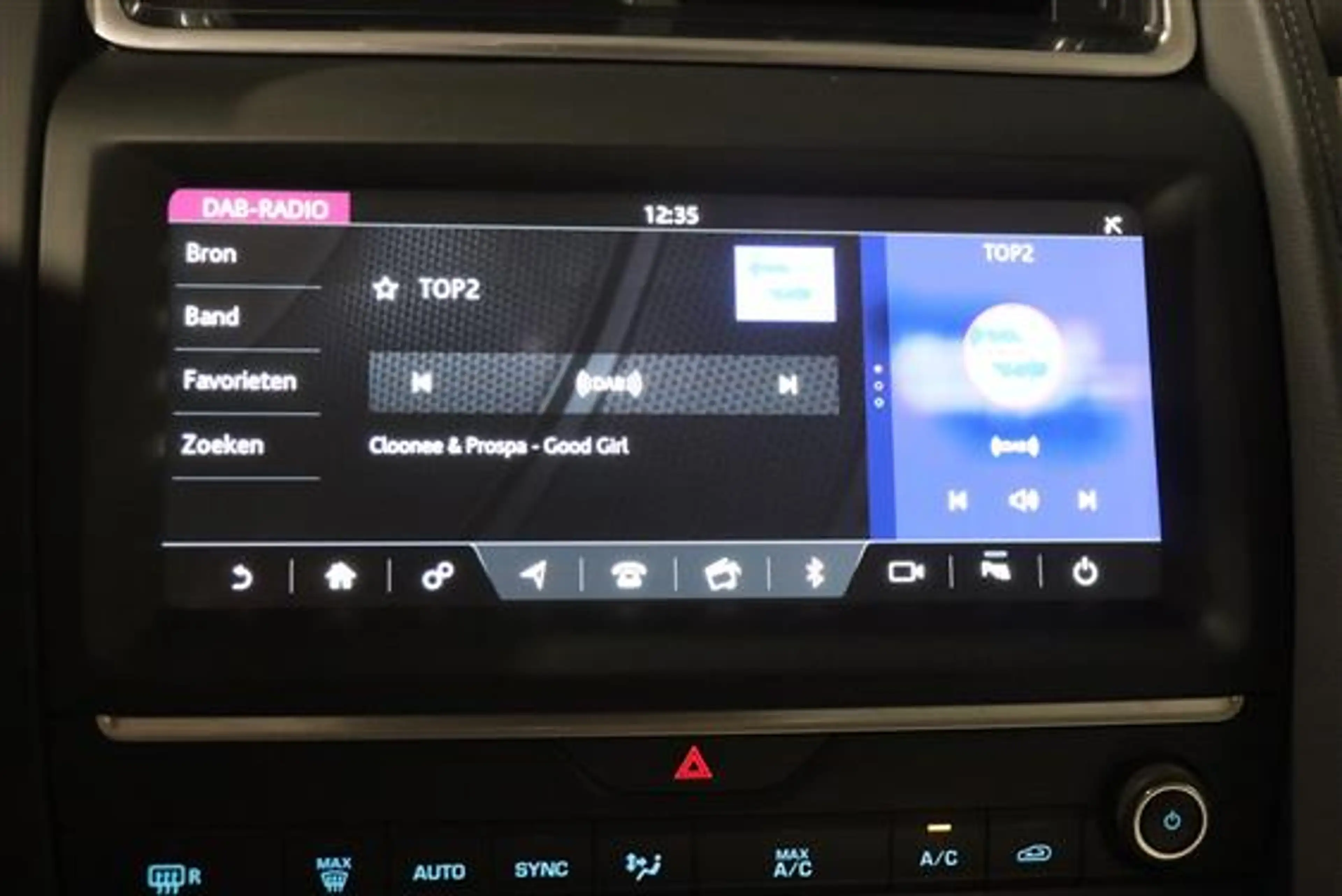 Jaguar E-Pace P200 2.0 AWD A/T — photo 10