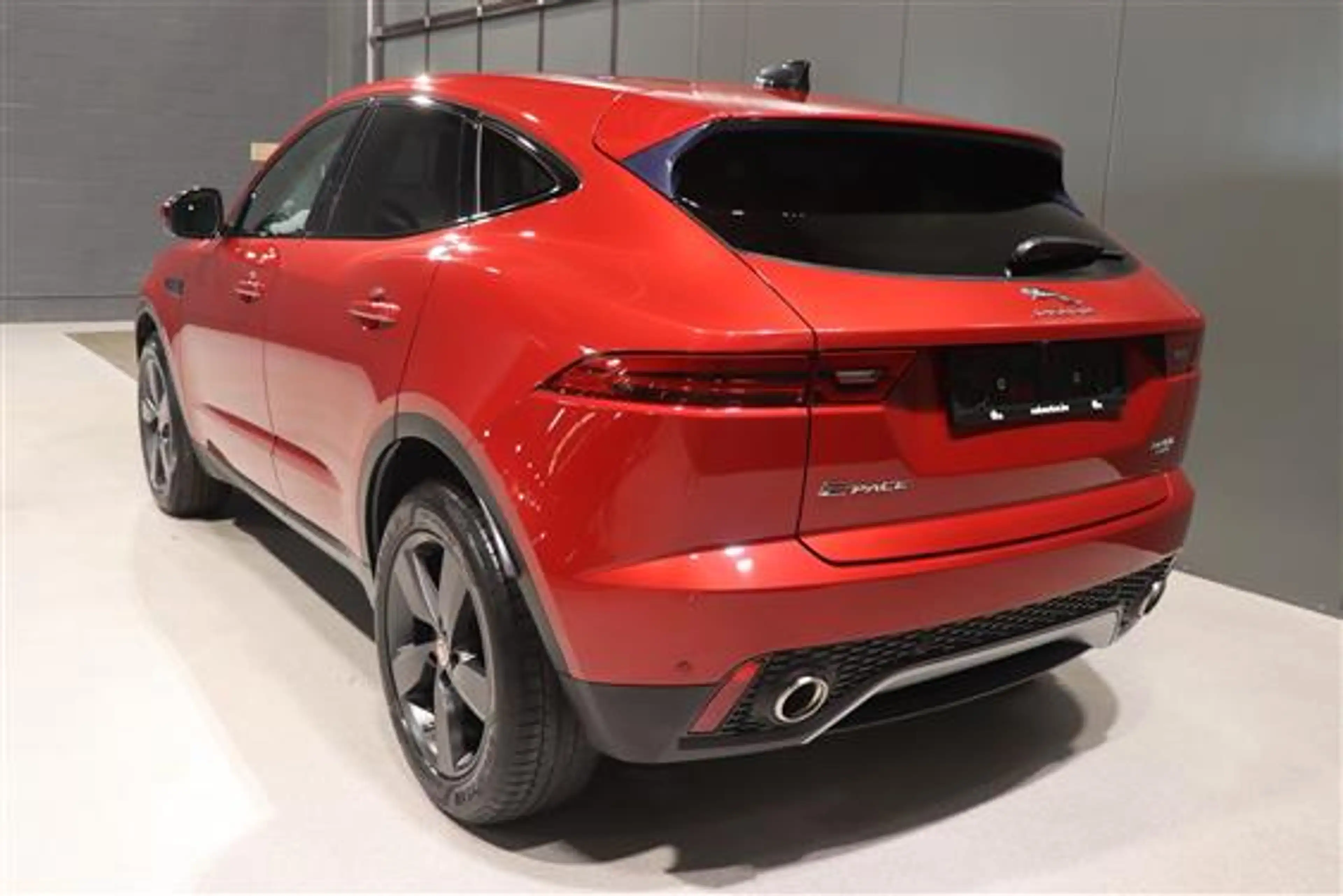 Jaguar E-Pace P200 2.0 AWD A/T — photo 4