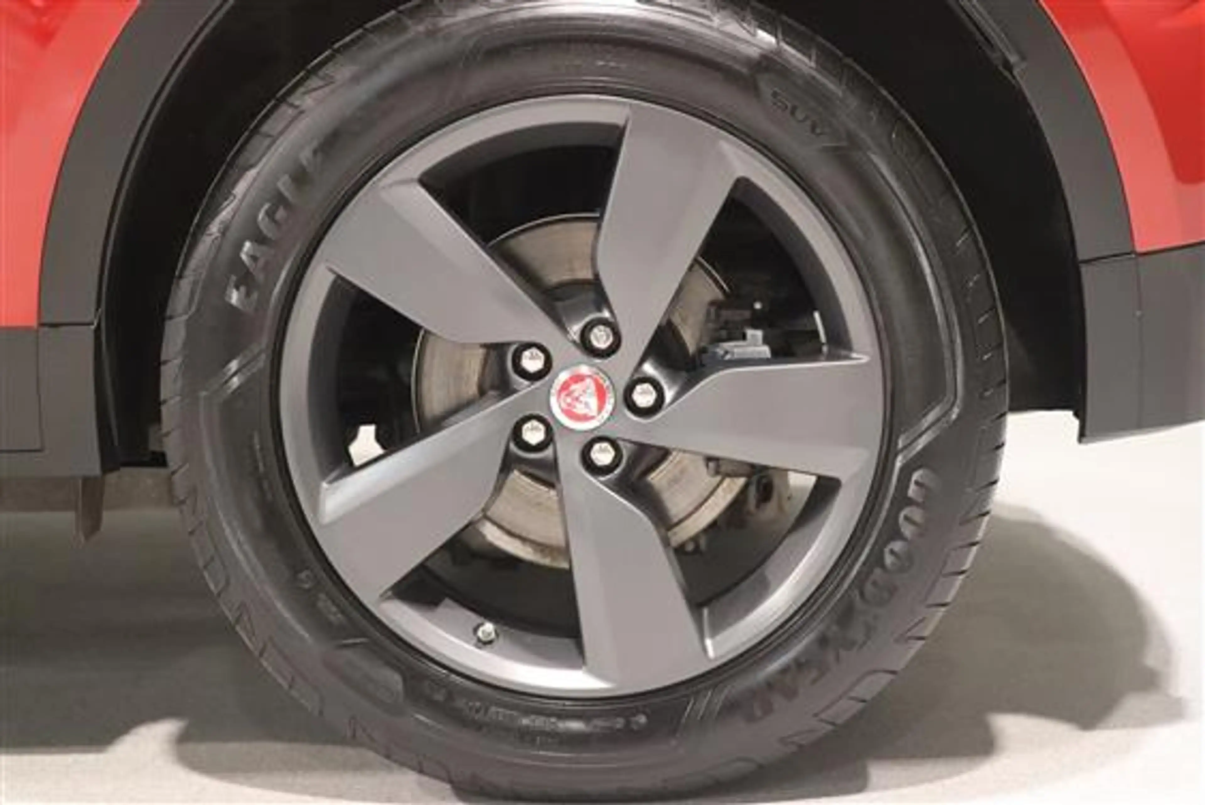 Jaguar E-Pace P200 2.0 AWD A/T — photo 5