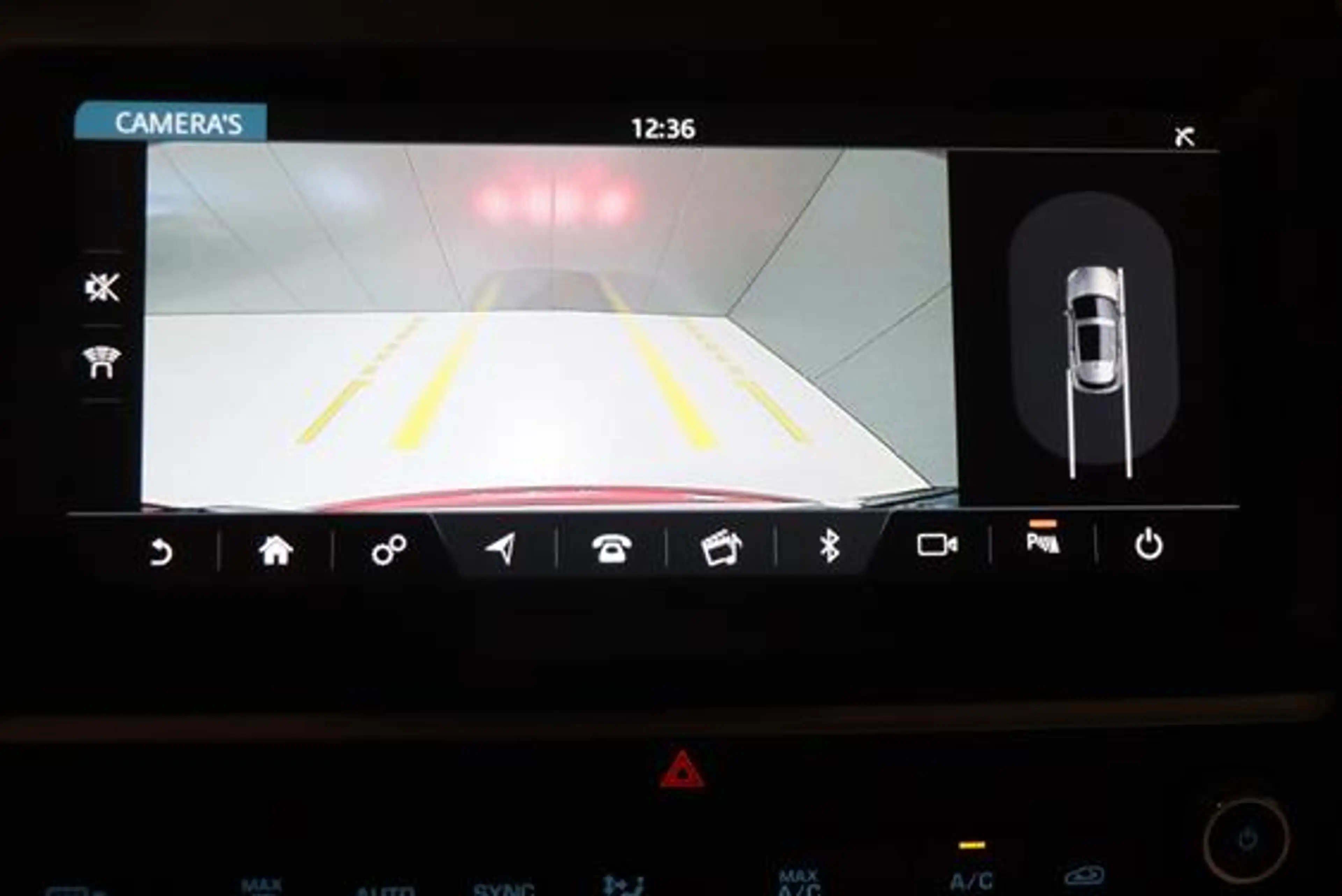 Jaguar E-Pace P200 2.0 AWD A/T — photo 14