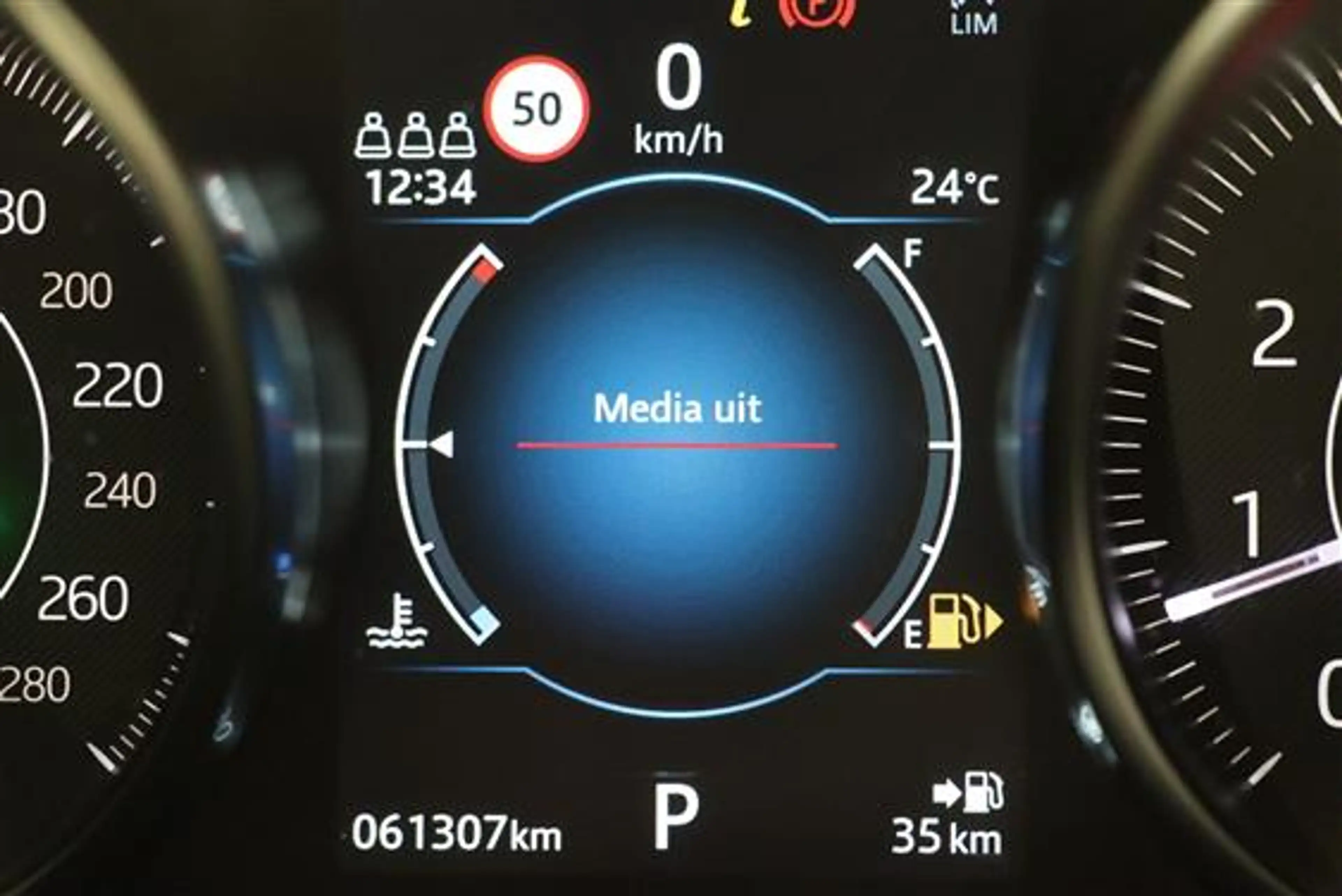 Jaguar E-Pace P200 2.0 AWD A/T — photo 9