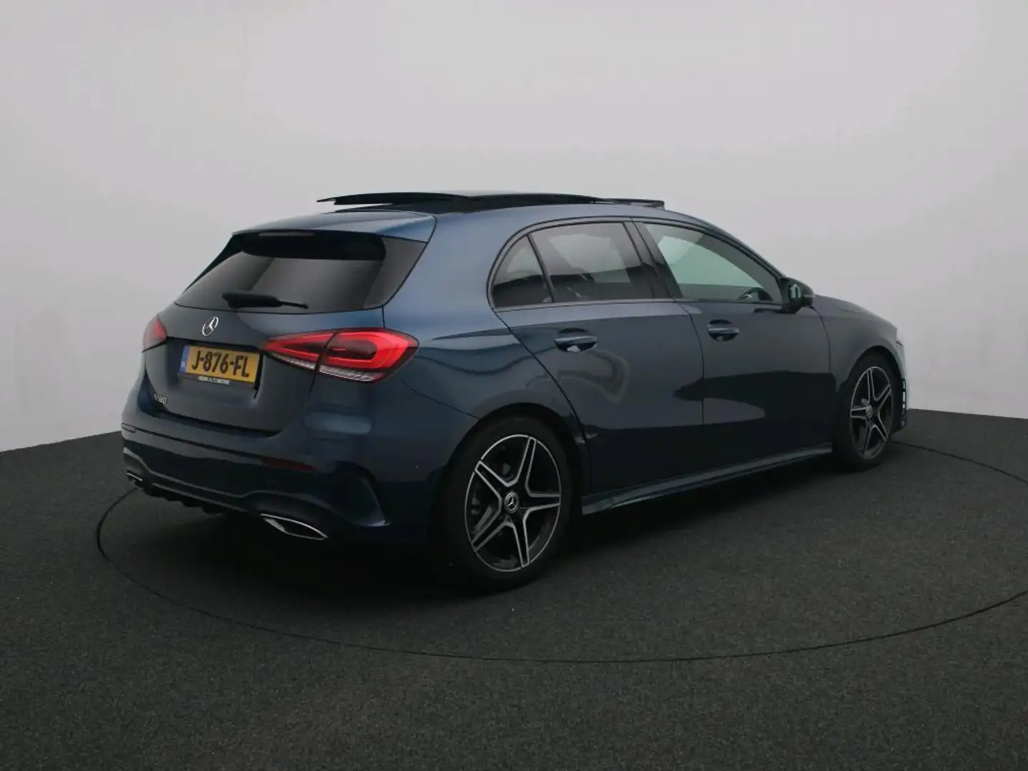 Mercedes-Benz A 180 Business Solution AMG / Panoramadak / Night Pakket Blauw - 2