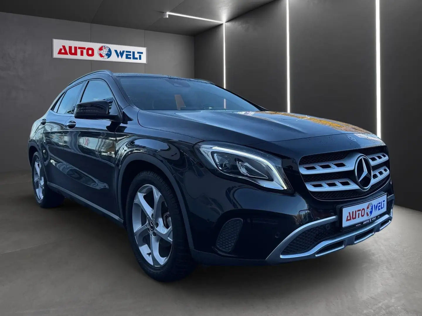 Mercedes-Benz GLA 180 Automatik LED Tempomat Sitzheizung el. H Negro - 2