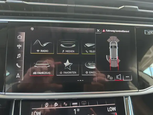 Audi Q8 view 15