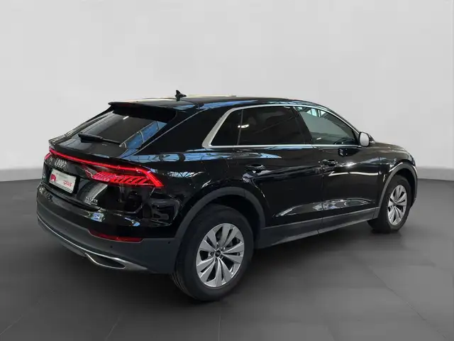 Audi Q8 view 3