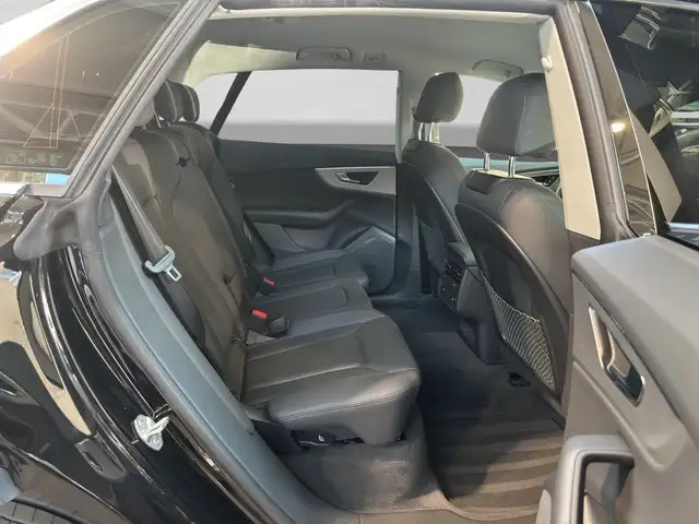 Audi Q8 view 6