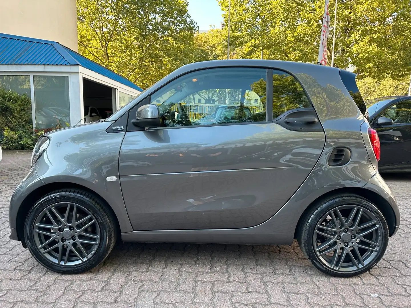 smart forTwo fortwo 66kW DCT BRABUS*LEDER*NAVI*SHZ*KAM* Grau - 2
