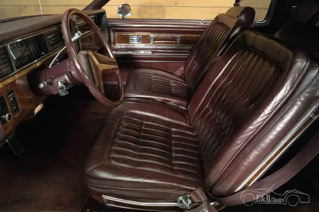 Oldsmobile Toronado view 12