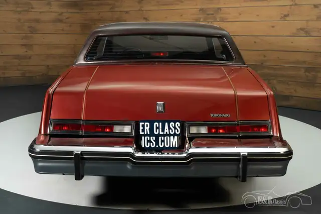 Oldsmobile Toronado view 9