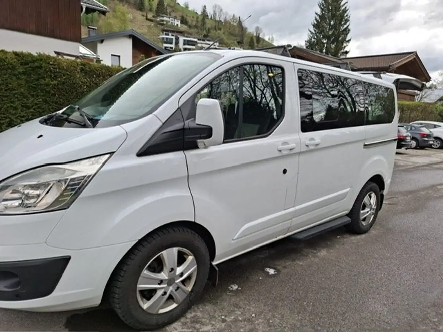 Ford Tourneo Custom Tourneo Custom L2H1 Titanium 2,0 TDCi Titanium Weiß - 2