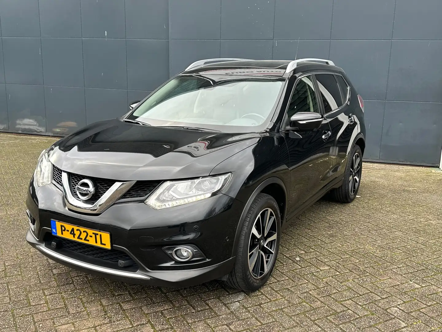 Nissan X-Trail 1.6 DIG-T Connect Edition Zwart - 2