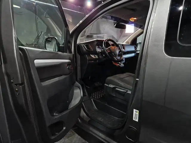 Opel Zafira view 9