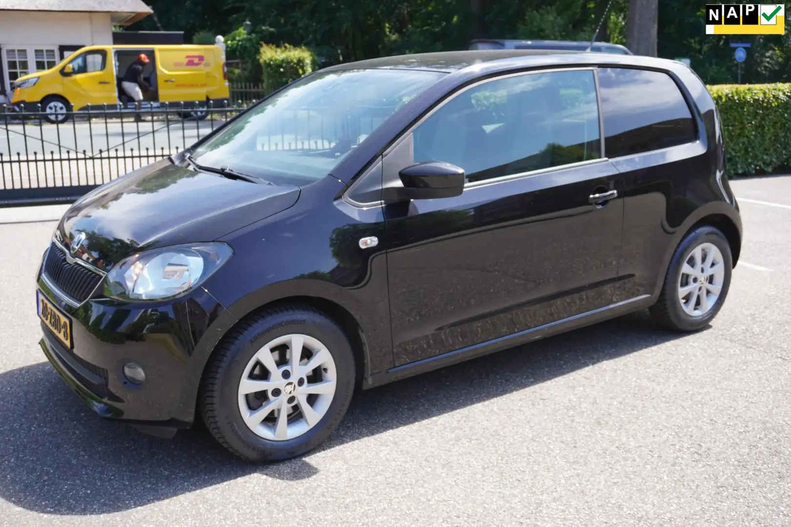 Skoda Citigo 1.0 Greentech Tour Navi Airco Cruise Zwart - 1