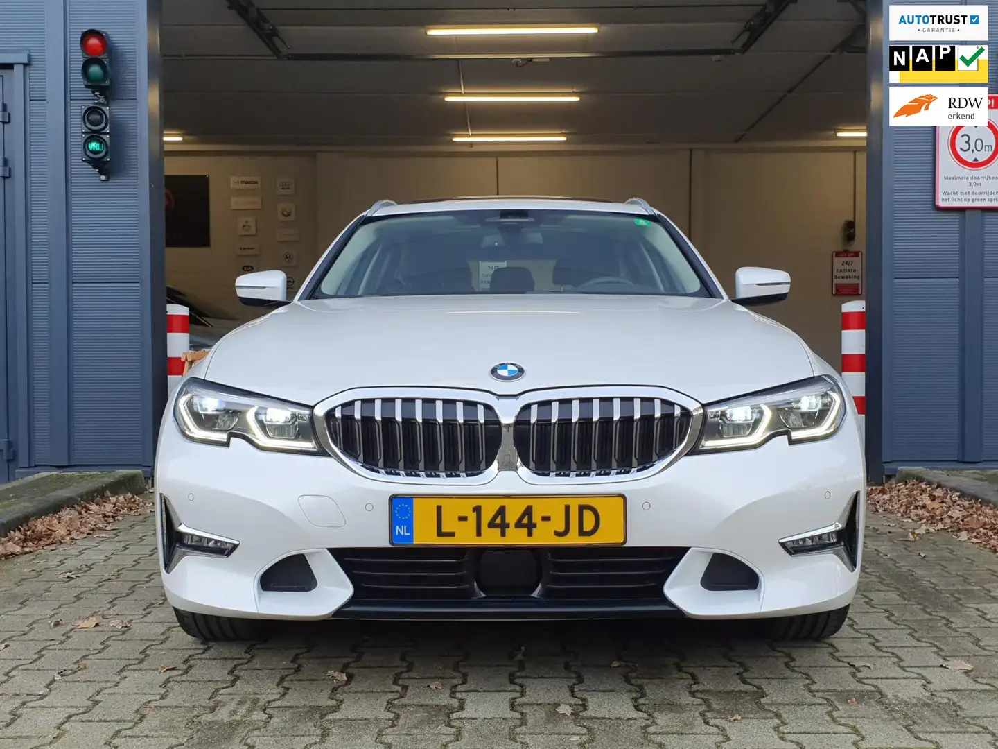 BMW 330 3-serie Touring 330e High Executive / PANO / ELEKT Blanc - 1