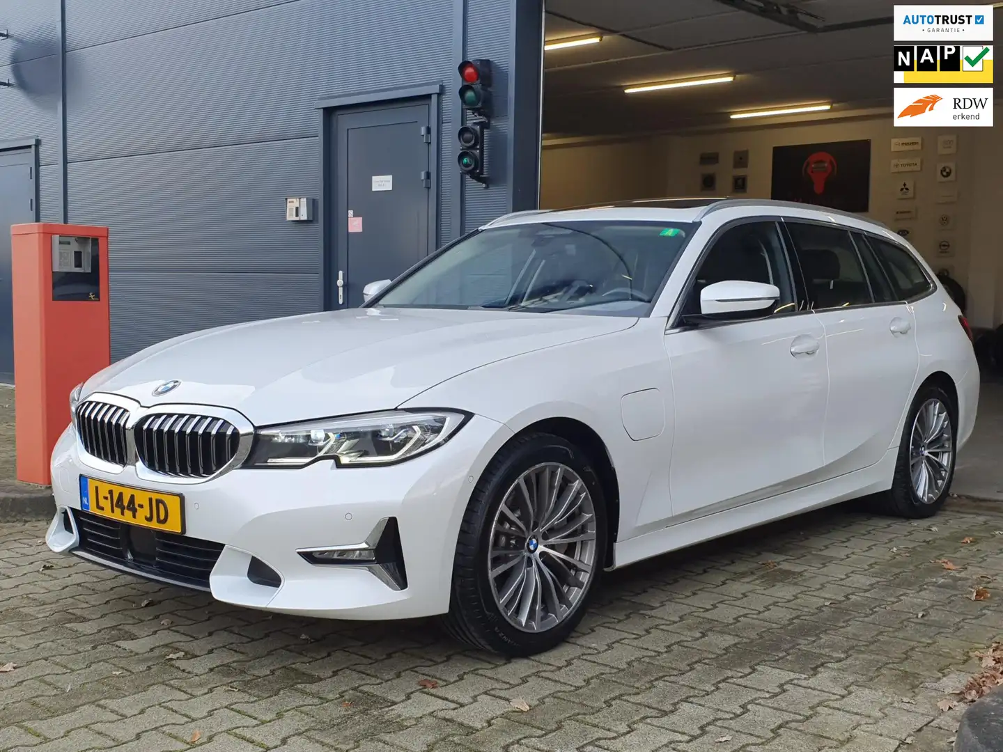 BMW 330 3-serie Touring 330e High Executive / ONDERHOUDSCO Blanc - 1