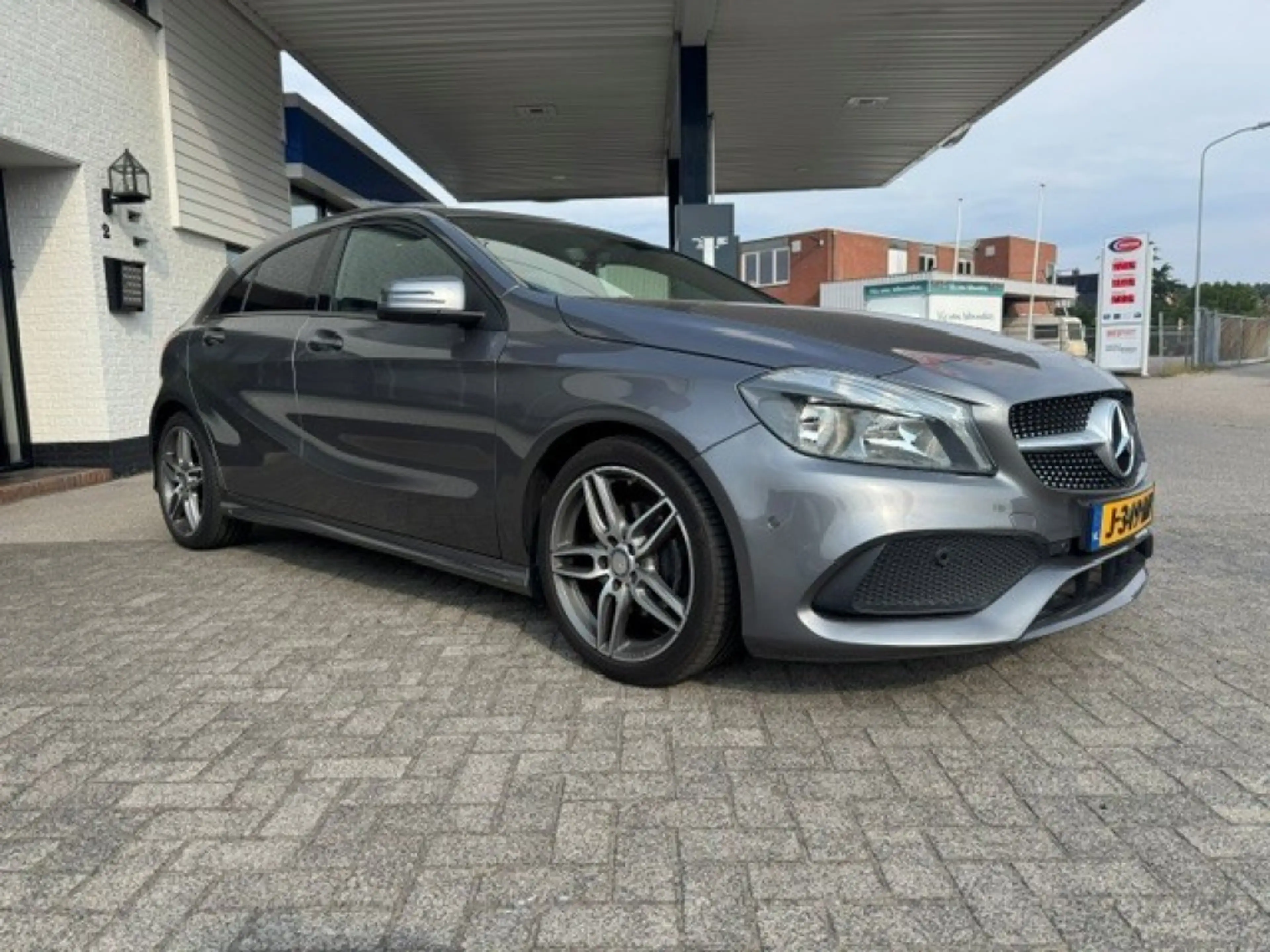 Mercedes-Benz A 200 Motorsport Edition AMG look — photo 7