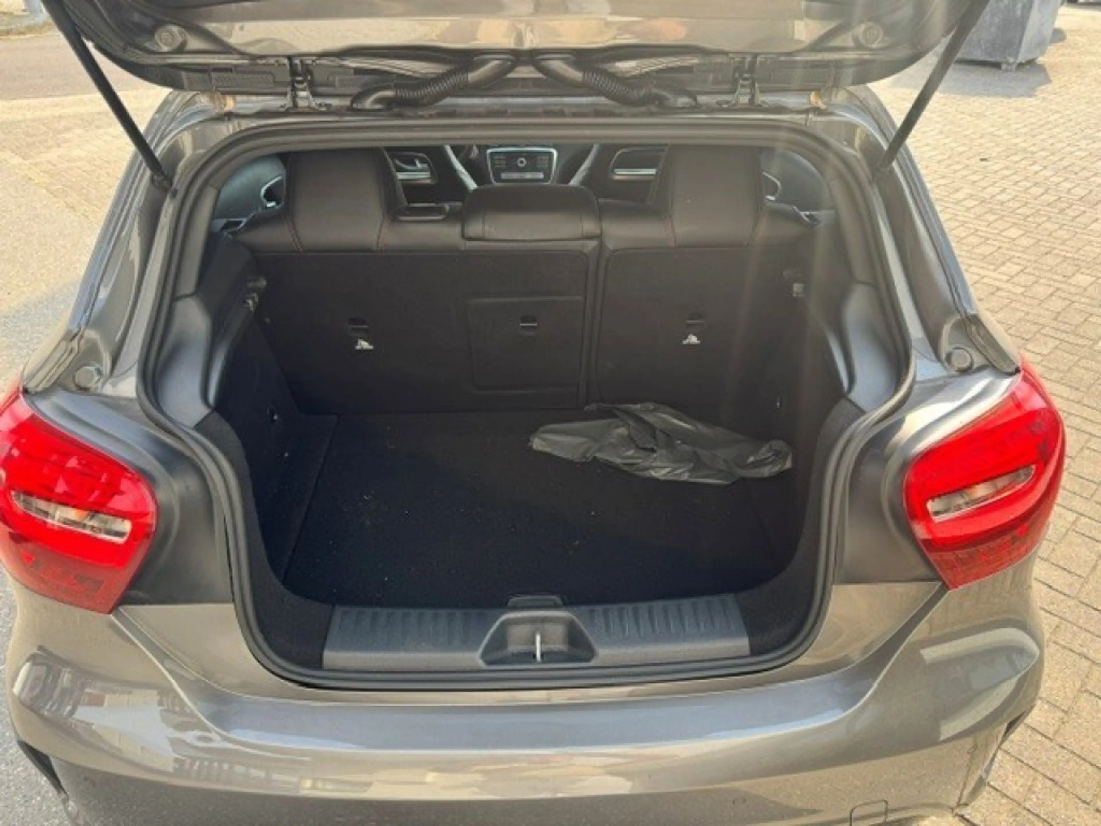 Mercedes-Benz A 200 Motorsport Edition AMG look — photo 11