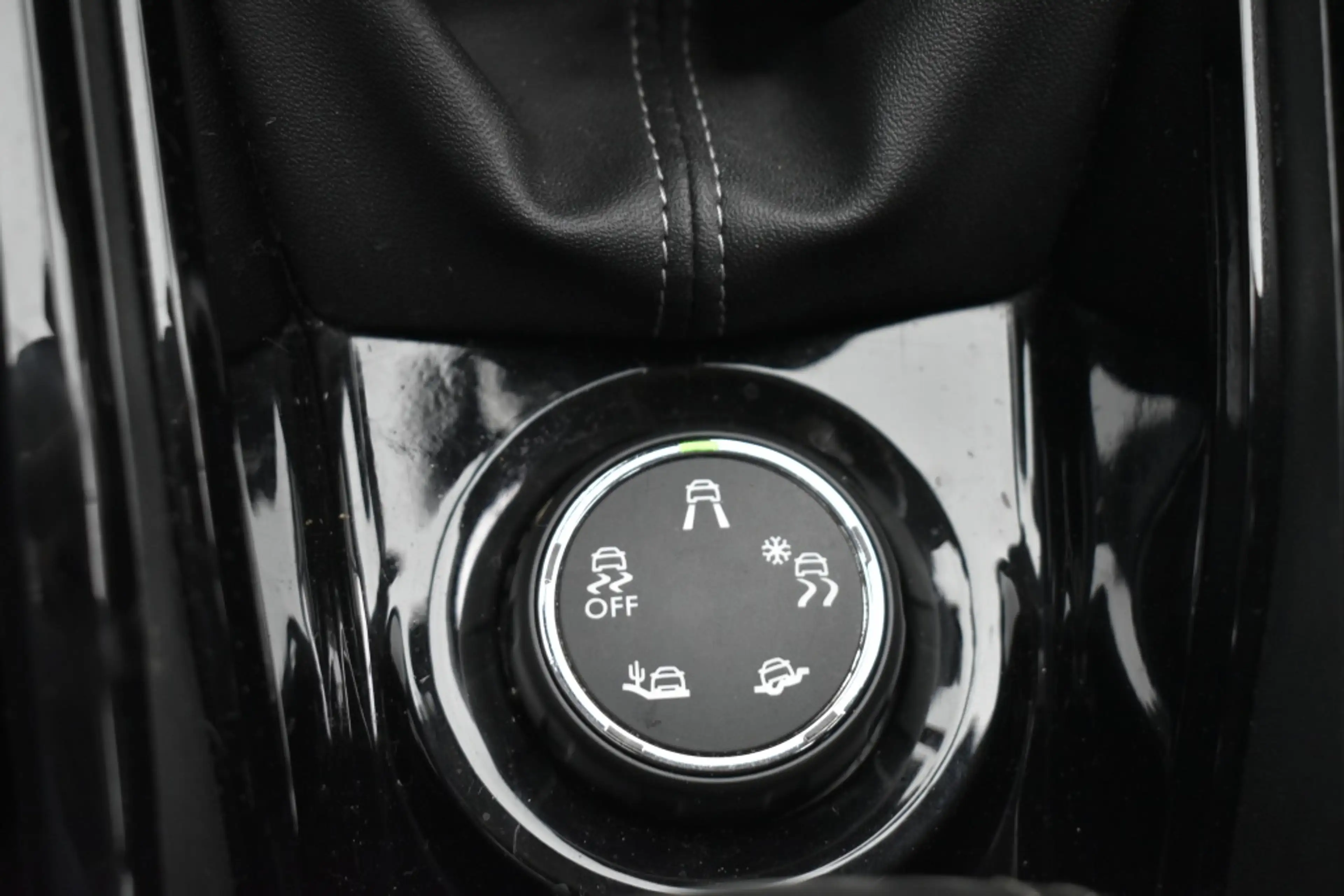 Peugeot 2008 1.2 PureTech Allure/ nieuwe Motor — photo 27