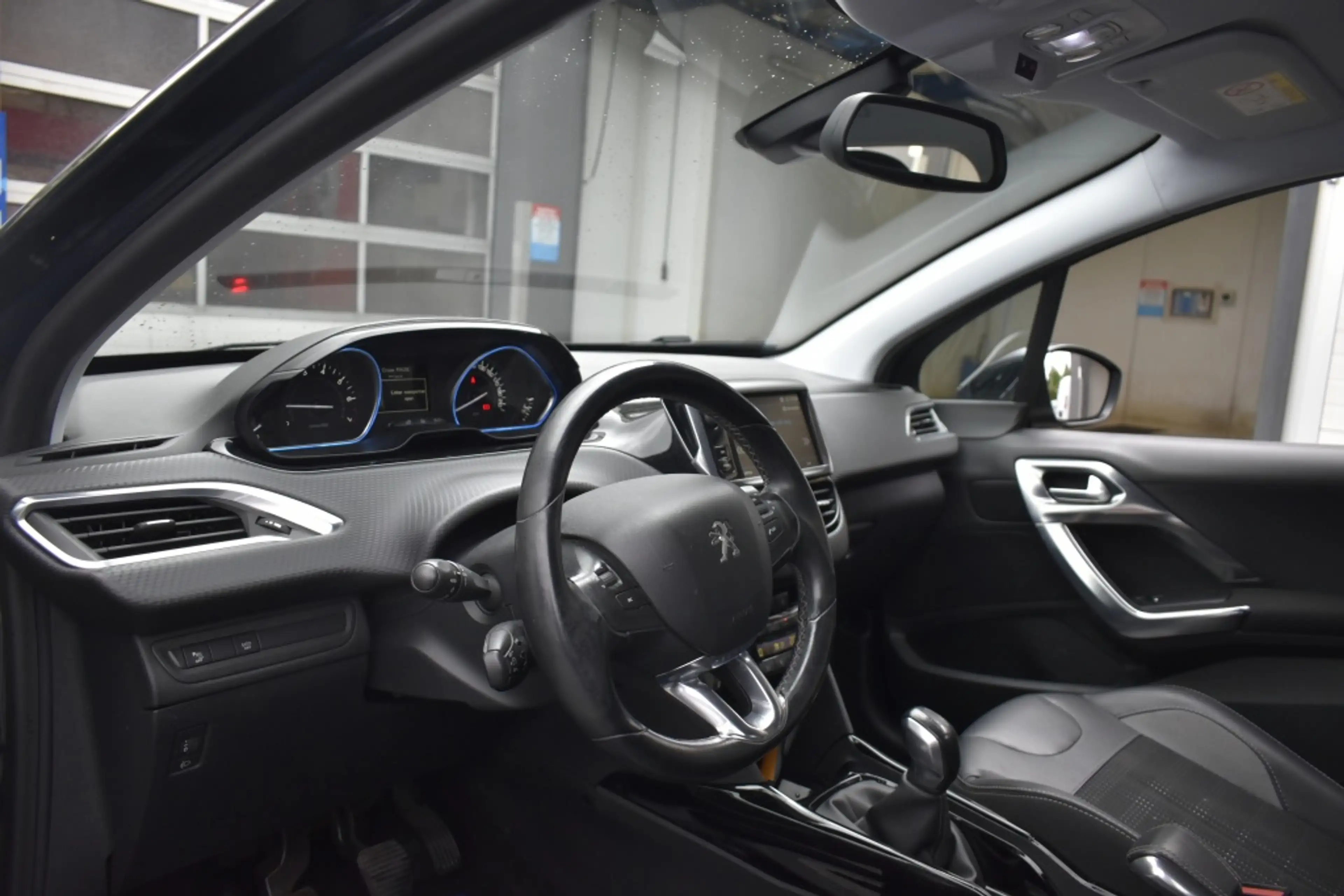 Peugeot 2008 1.2 PureTech Allure/ nieuwe Motor — photo 15