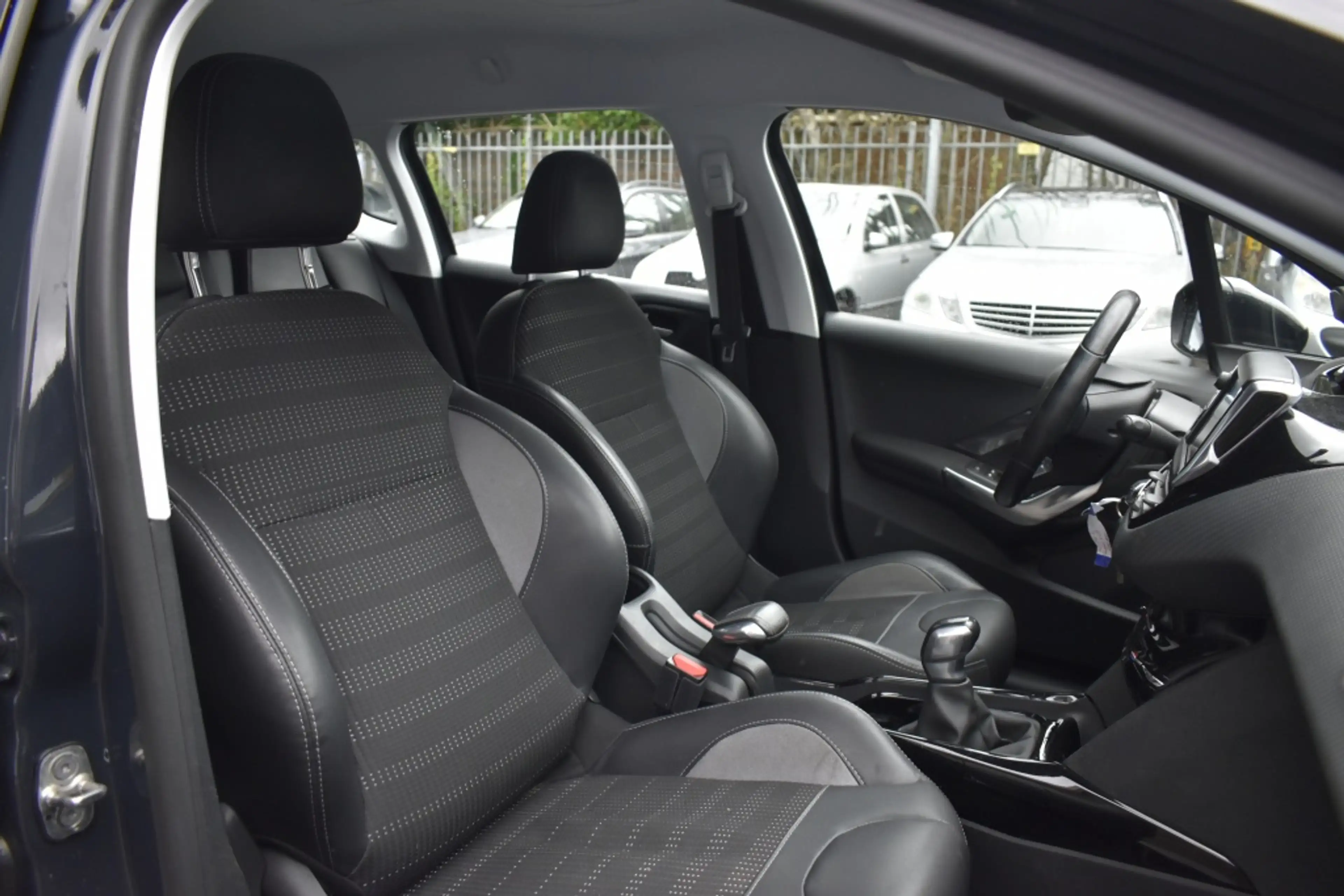 Peugeot 2008 1.2 PureTech Allure/ nieuwe Motor — photo 13