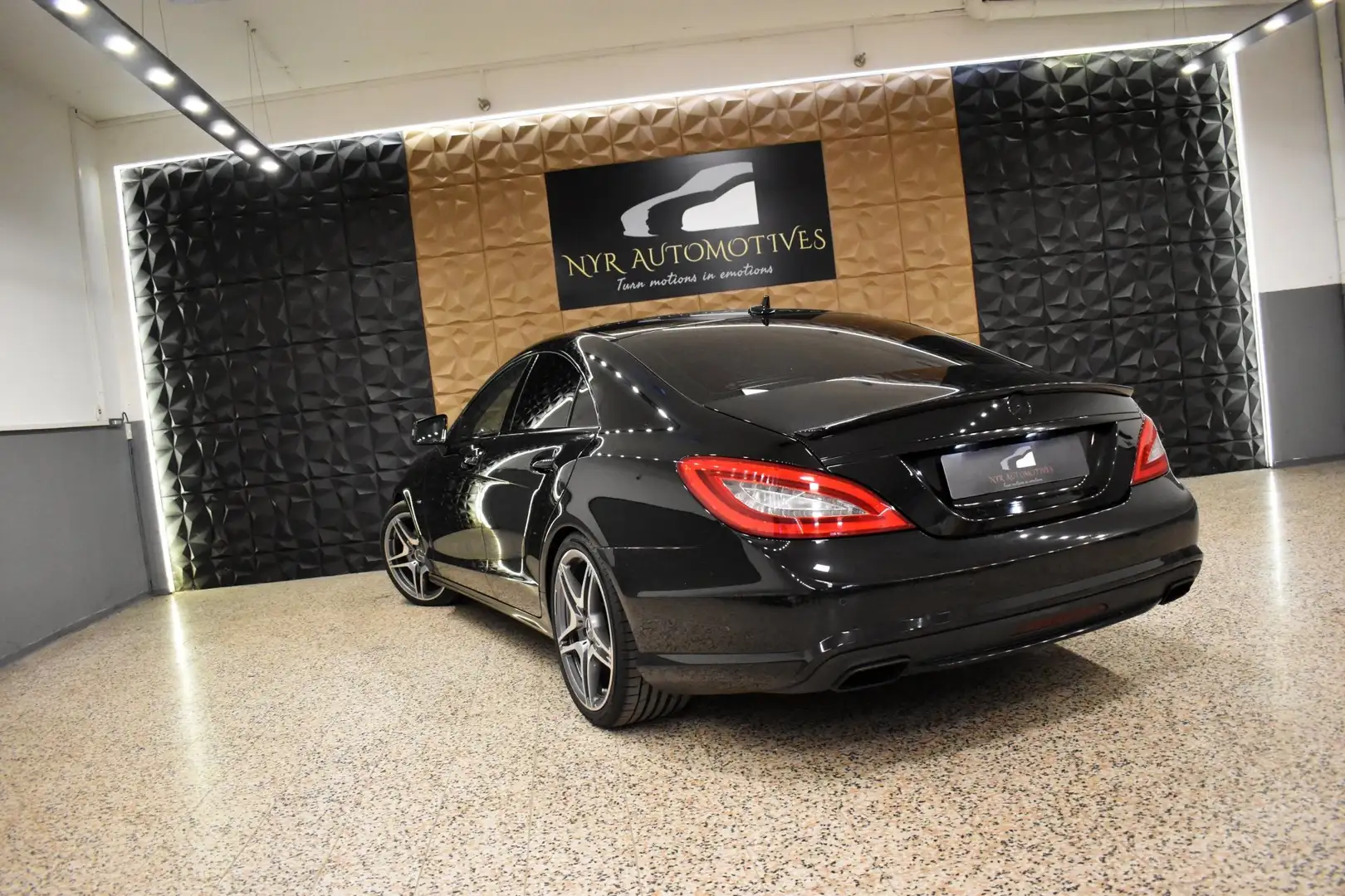Mercedes-Benz CLS 350 d 4MATIC Aut. AMG PAKET, SCHIEBE, LED, H&K, COMAND Noir - 2