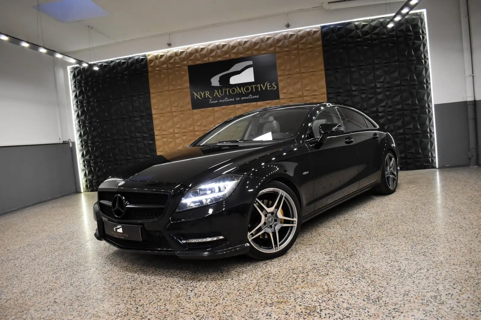 Mercedes-Benz CLS 350 d 4MATIC Aut. AMG PAKET, SCHIEBE, LED, H&K, COMAND Noir - 1
