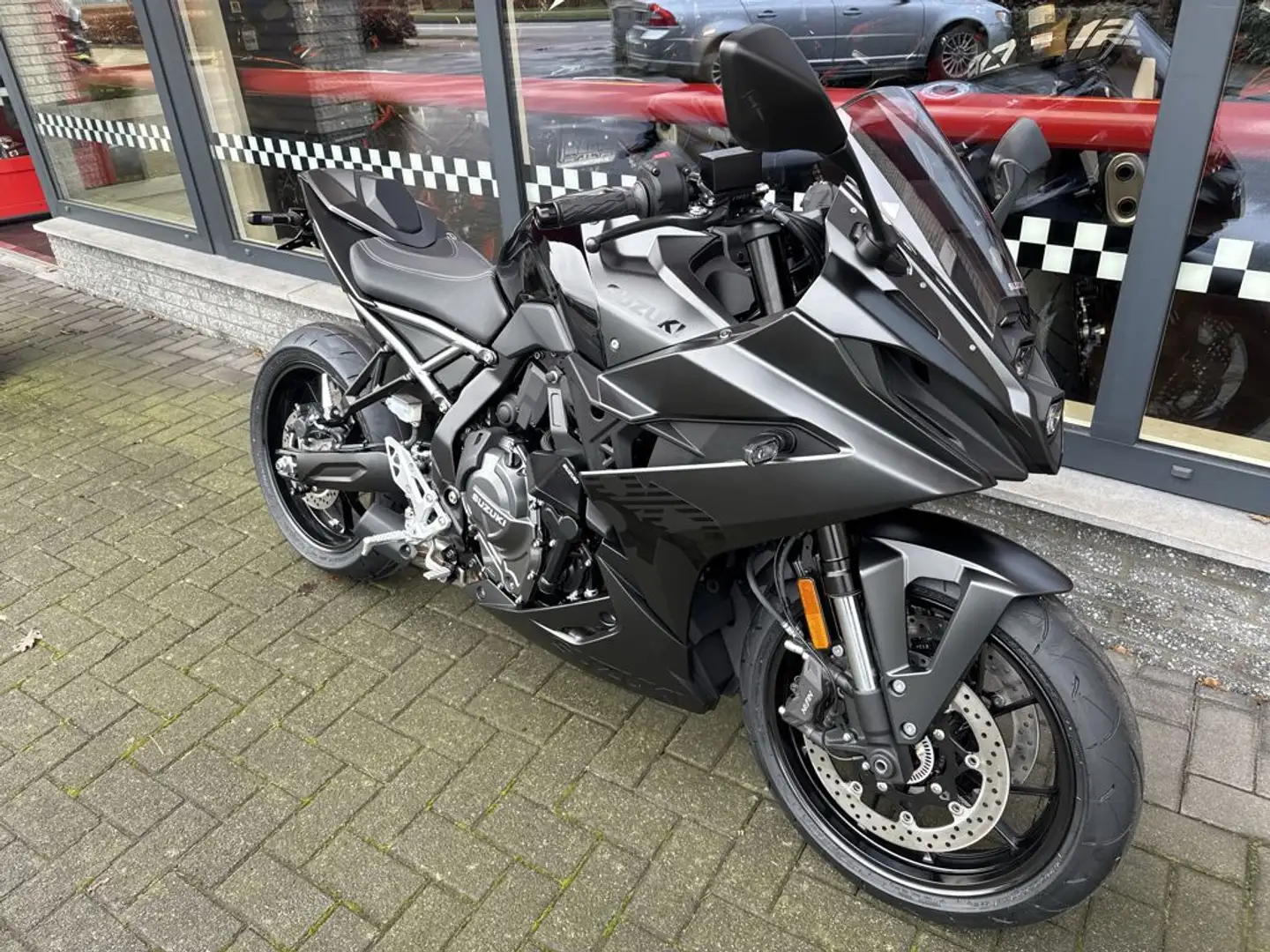 Suzuki GSX 8R - 2