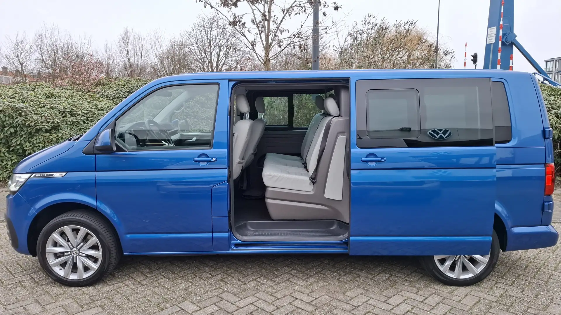 Volkswagen T6.1 Transporter 2.0 TDI L2H1 31 DC 4Motion Bulli *LED* Leder / Ada Bleu - 2