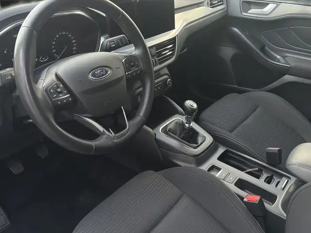 Ford Focus view 14