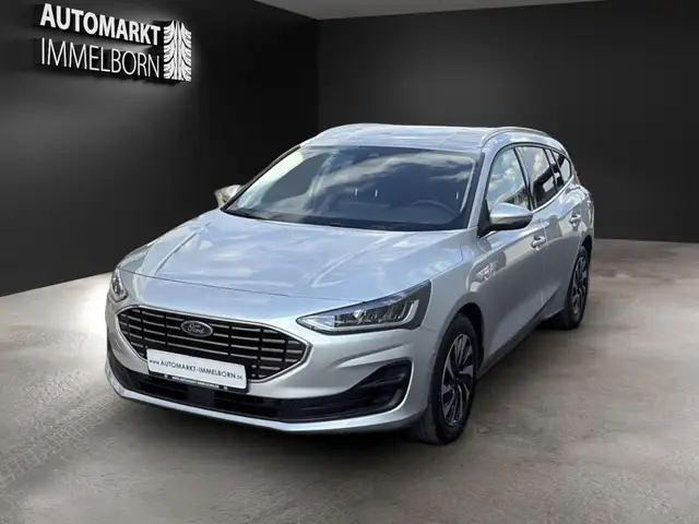 Ford Focus view 3
