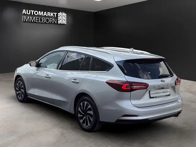Ford Focus view 6
