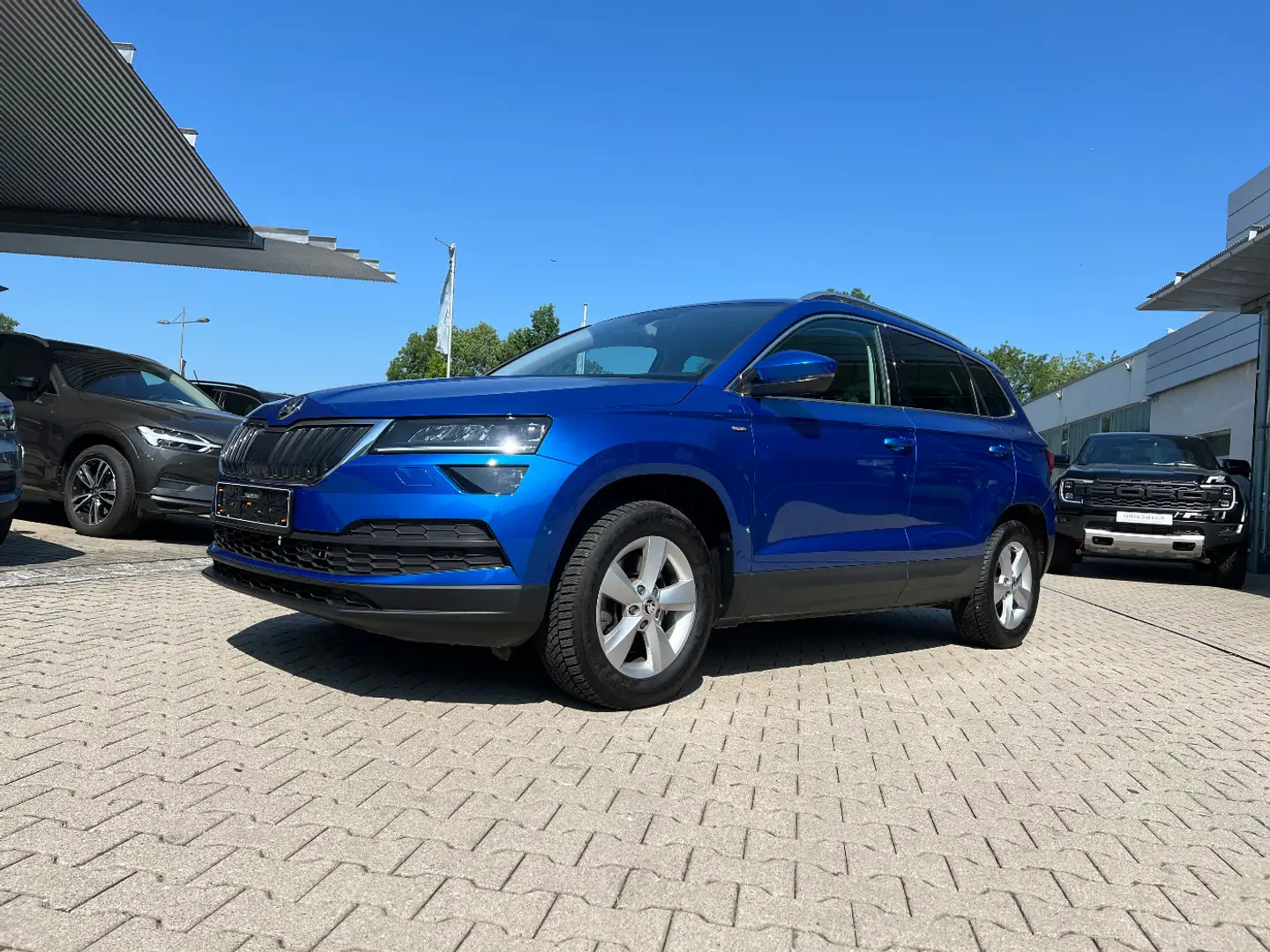 Skoda Karoq 1.5 TSI ACT Clever LED Navi AHK Standh. DAB Blau - 1