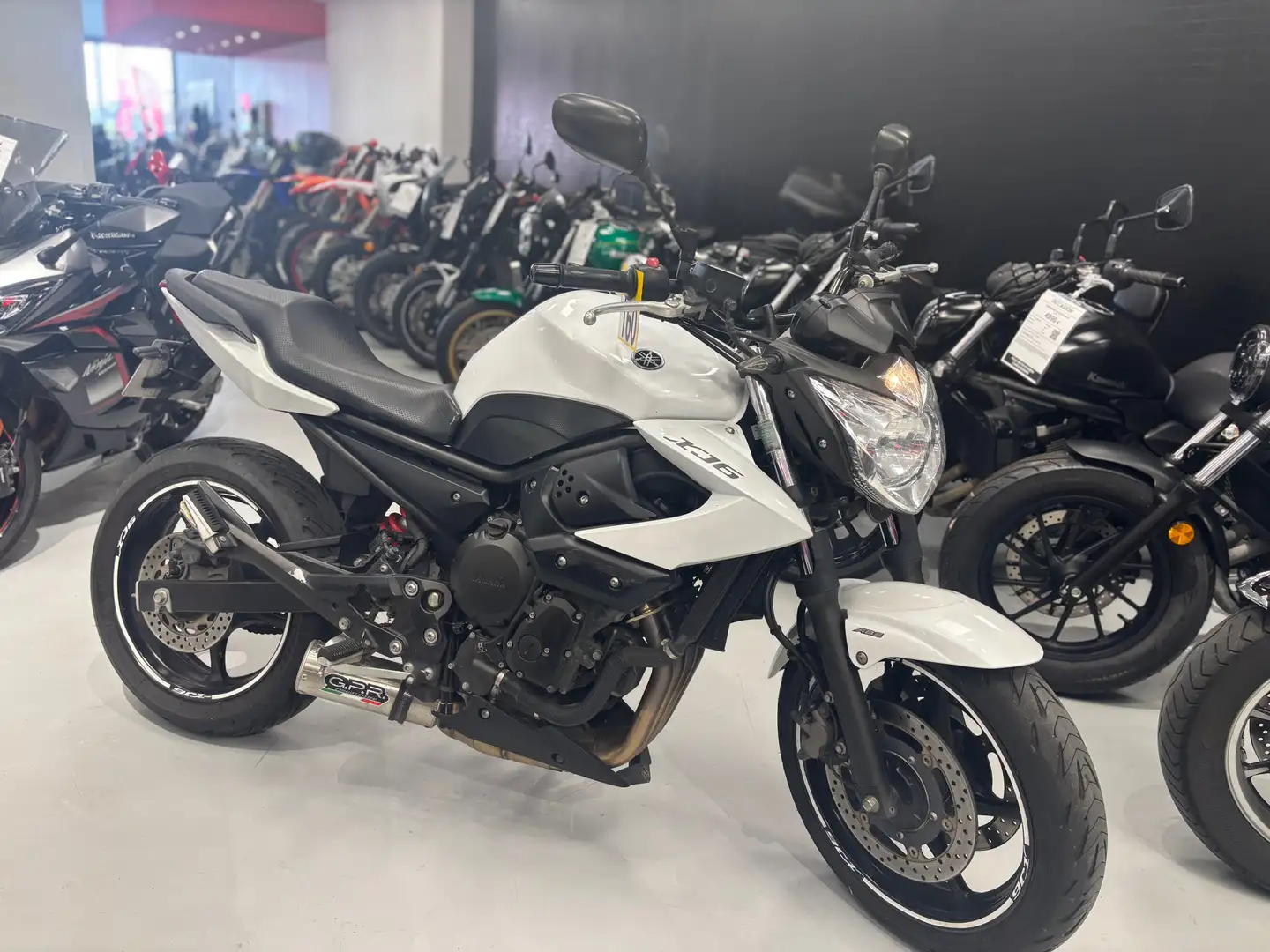 Yamaha XJ 6 Blanc - 2
