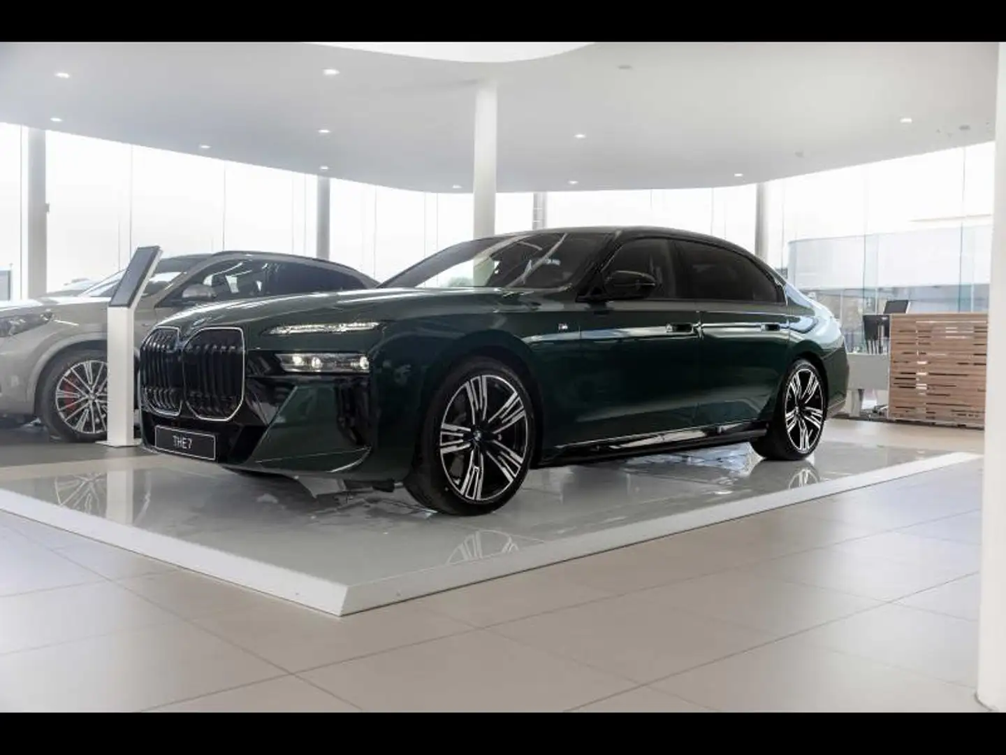 BMW i7 eDrive 50 Groen - 1