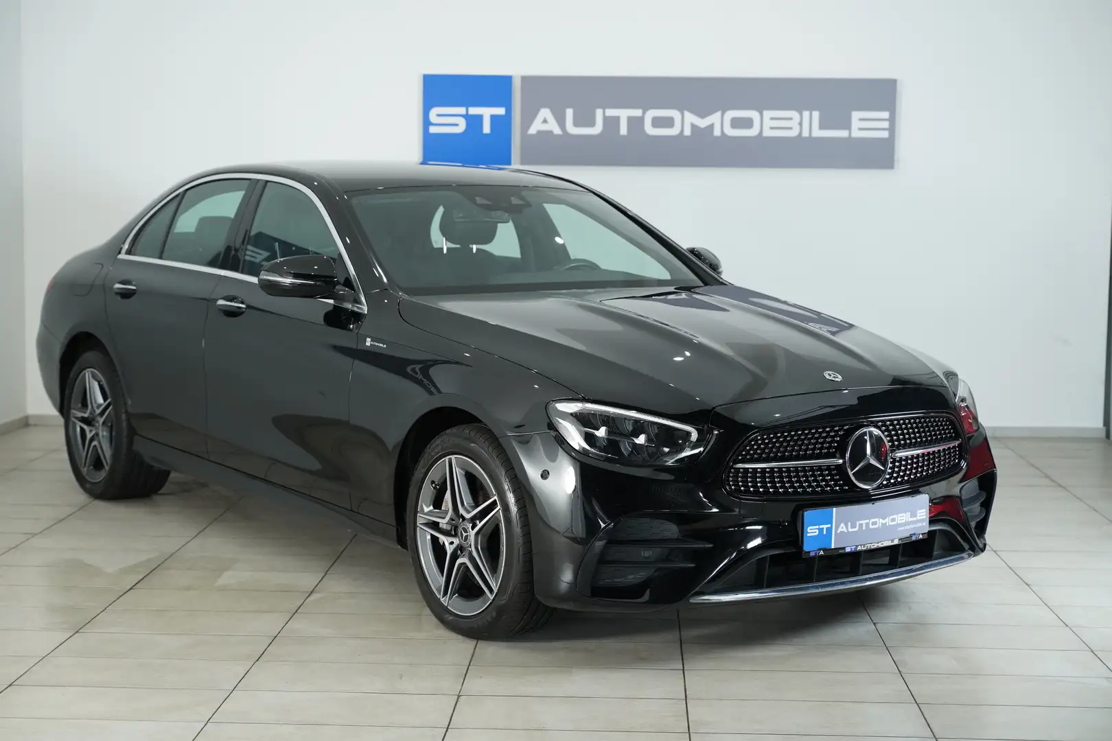 Mercedes-Benz E 300 de 4Matic Aut. // 1.BESITZ // AMG-LINE // LED // Schwarz - 2