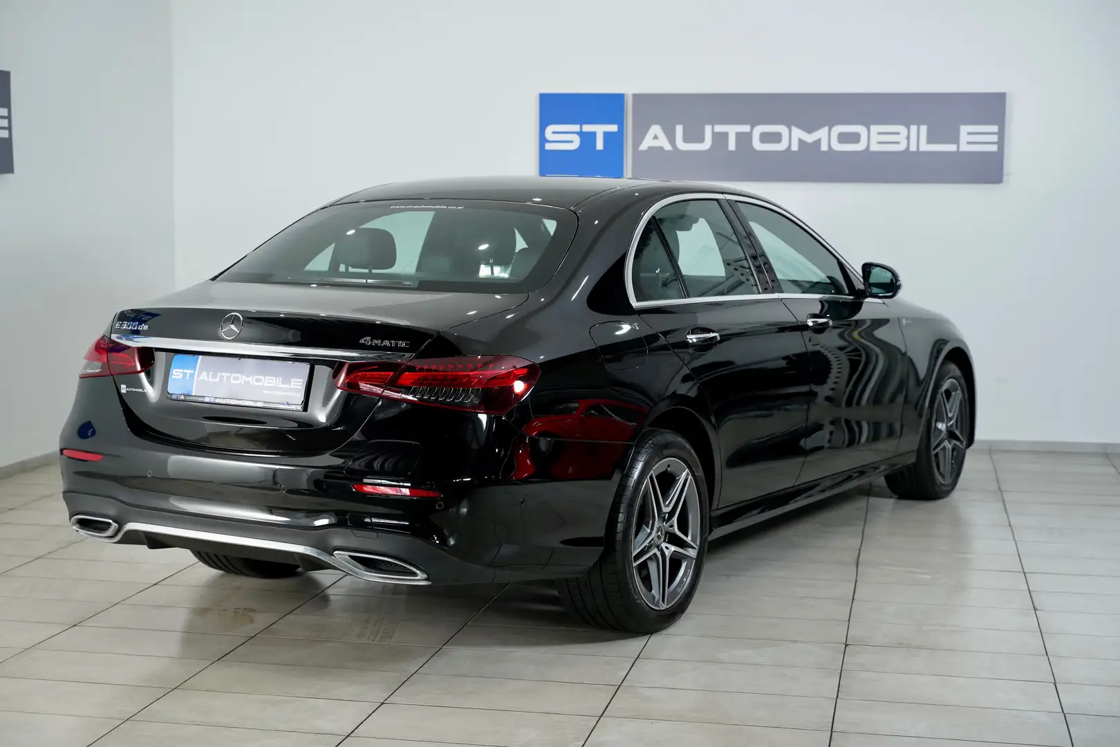 Mercedes-Benz E 300 de 4Matic Aut. // 1.BESITZ // AMG-LINE // LED // Schwarz - 2