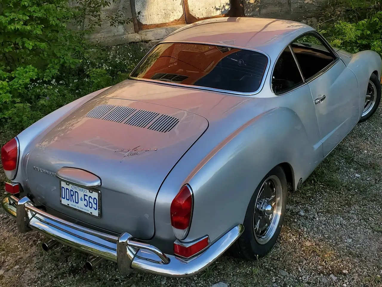 Volkswagen Karmann Ghia снимка Volkswagen Karmann Ghia