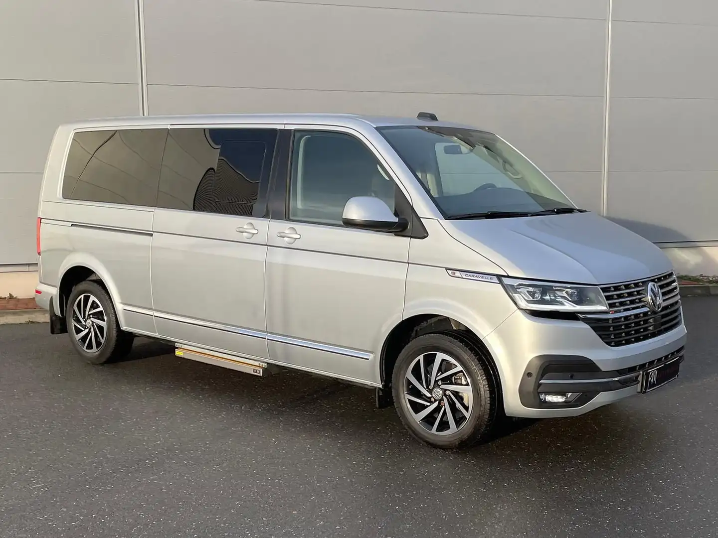 Volkswagen T6 Caravelle T6.1 Caravelle Comfortl LR 4M NAV el. Trittstufe Silber - 2