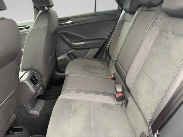 Volkswagen T-Roc view 11
