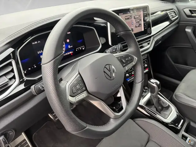 Volkswagen T-Roc view 8