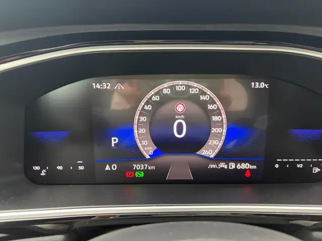 Volkswagen T-Roc view 2