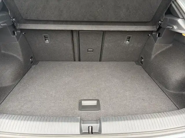 Volkswagen T-Roc view 12