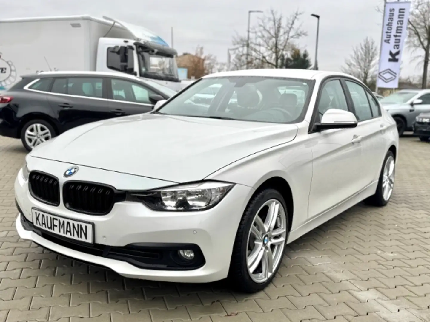 BMW 318 i Advantage Blanc - 2