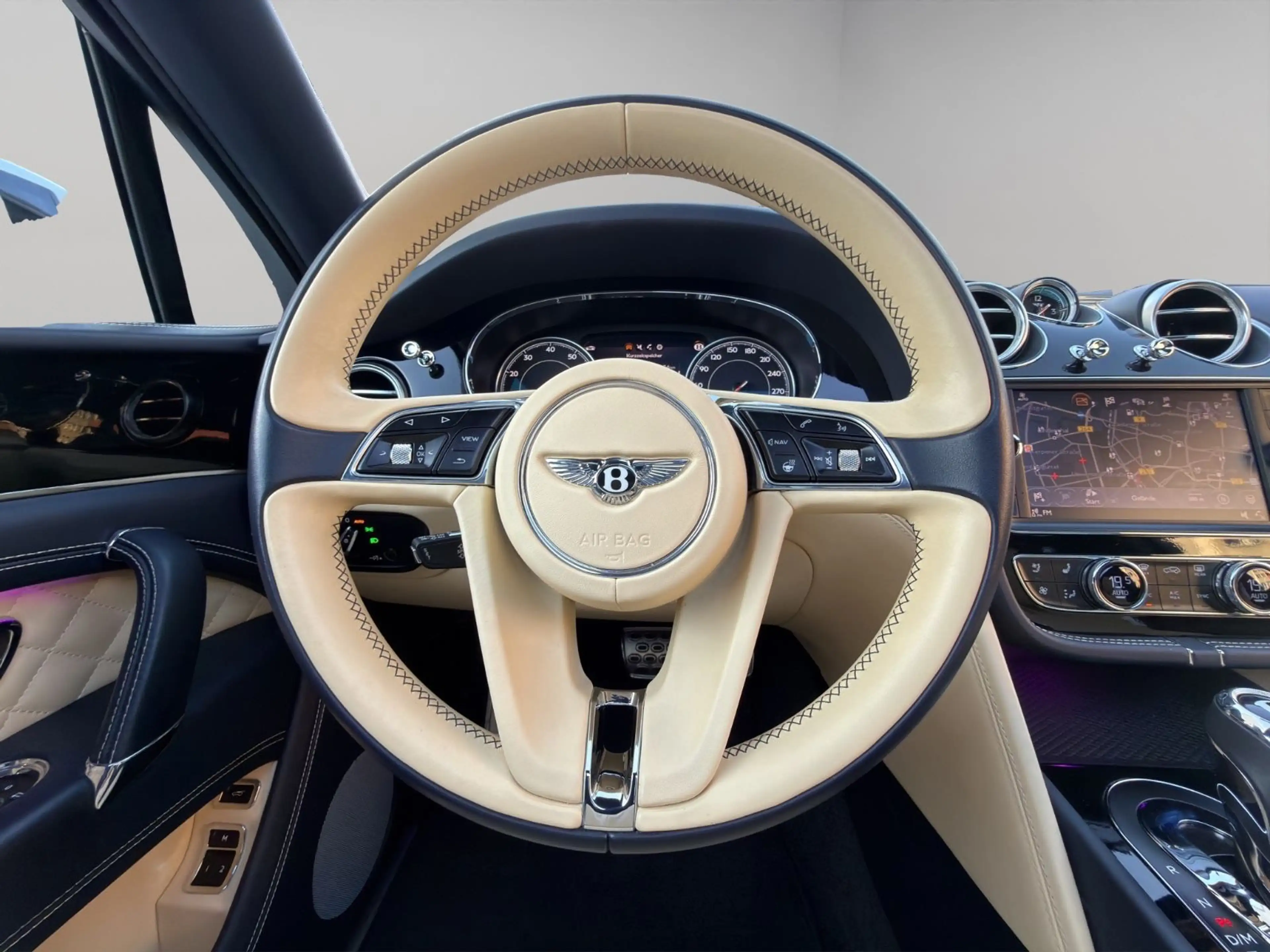 Bentley Bentayga W12 Panorama — photo 15