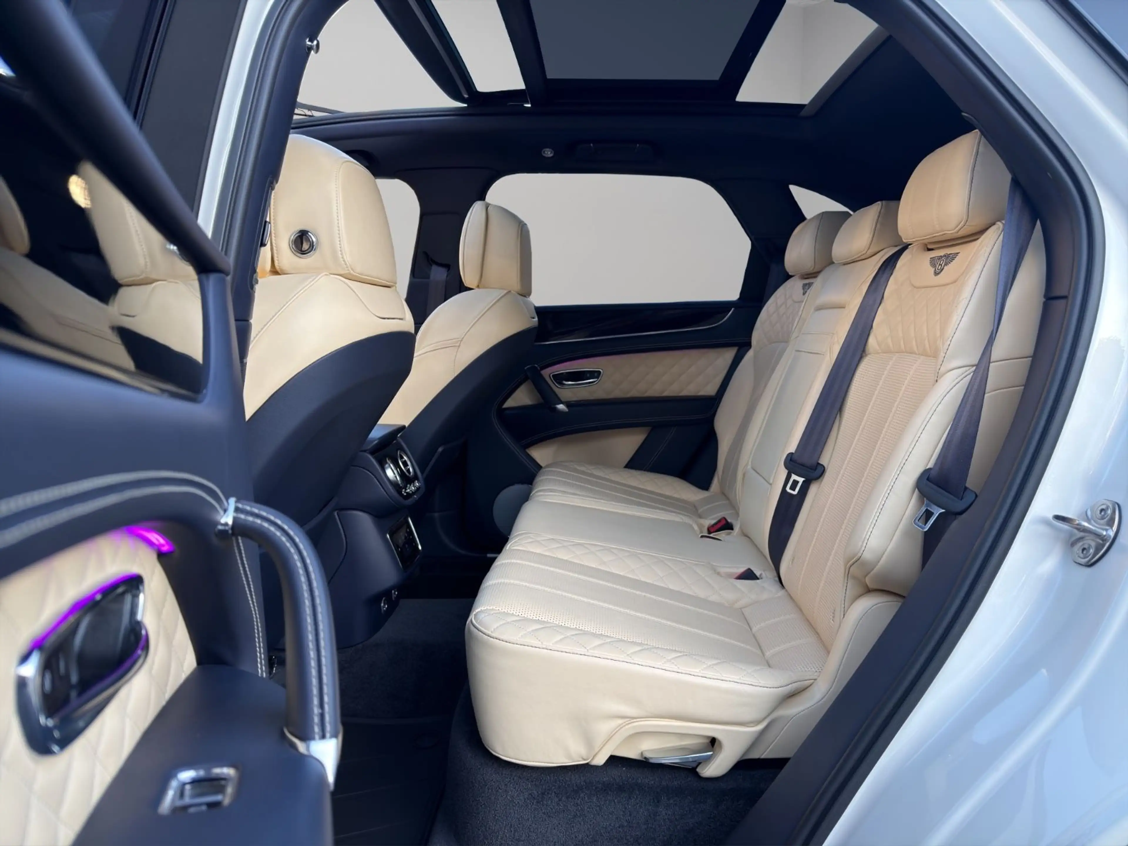 Bentley Bentayga W12 Panorama — photo 14