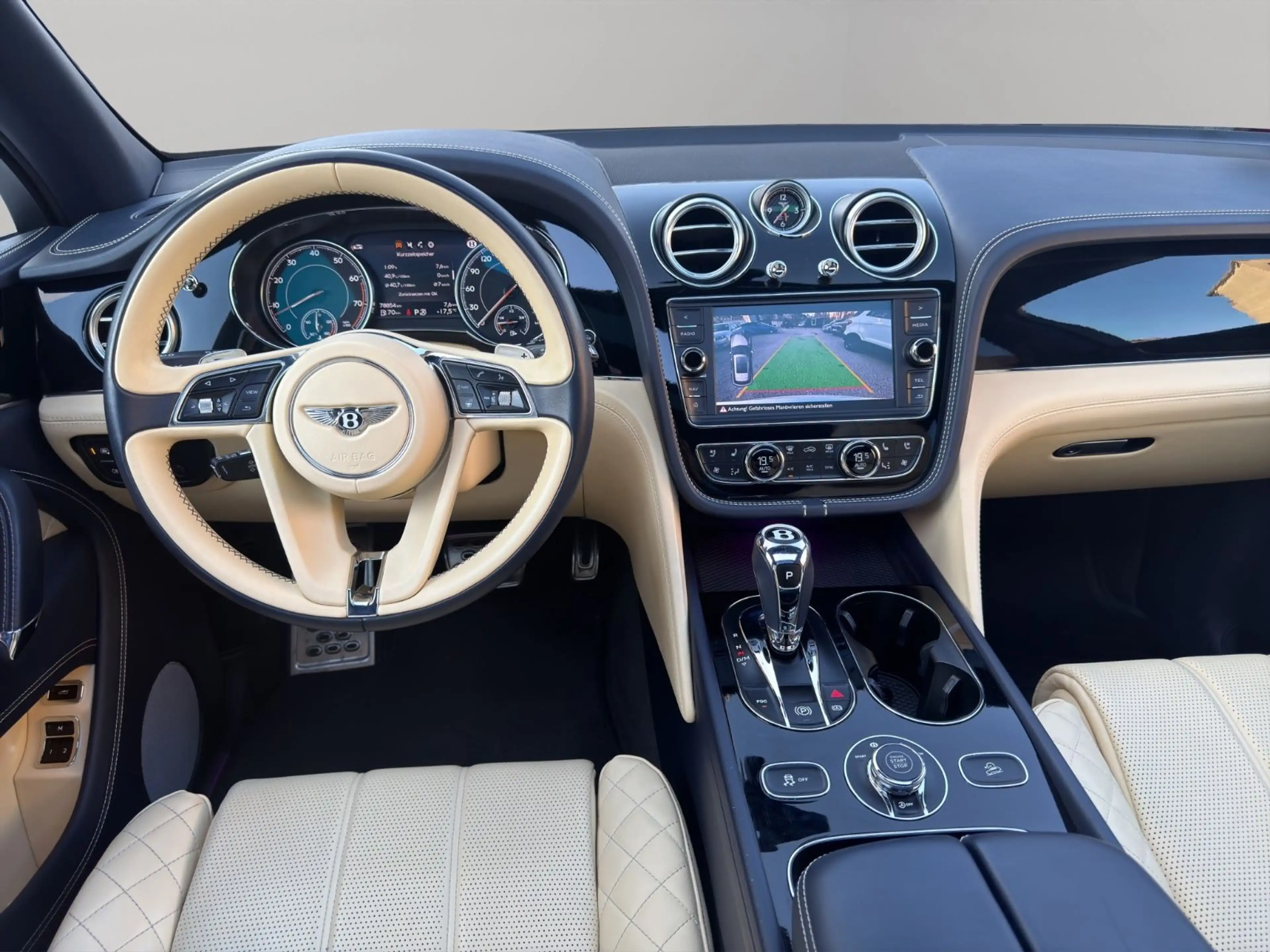 Bentley Bentayga W12 Panorama — photo 12