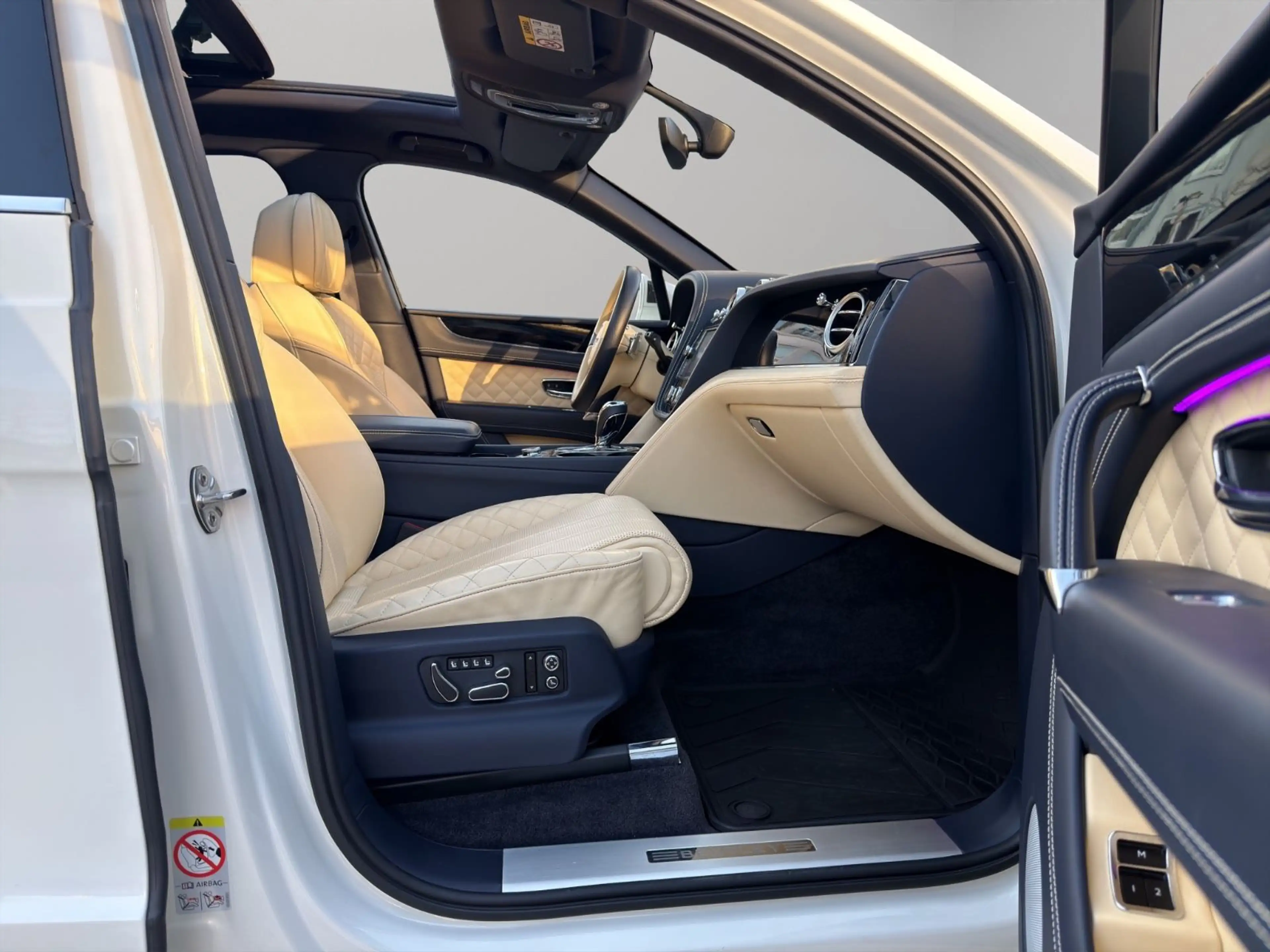 Bentley Bentayga W12 Panorama — photo 10