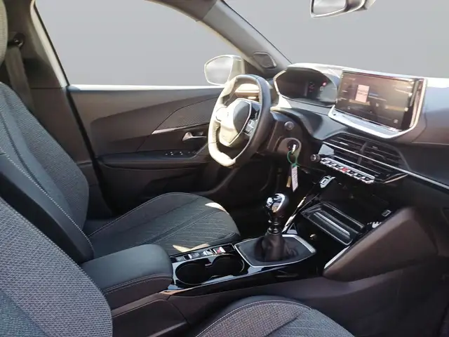 Peugeot 2008 view 11