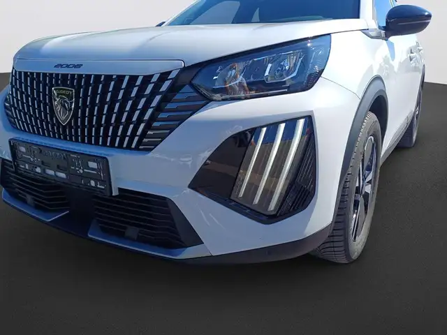 Peugeot 2008 view 9